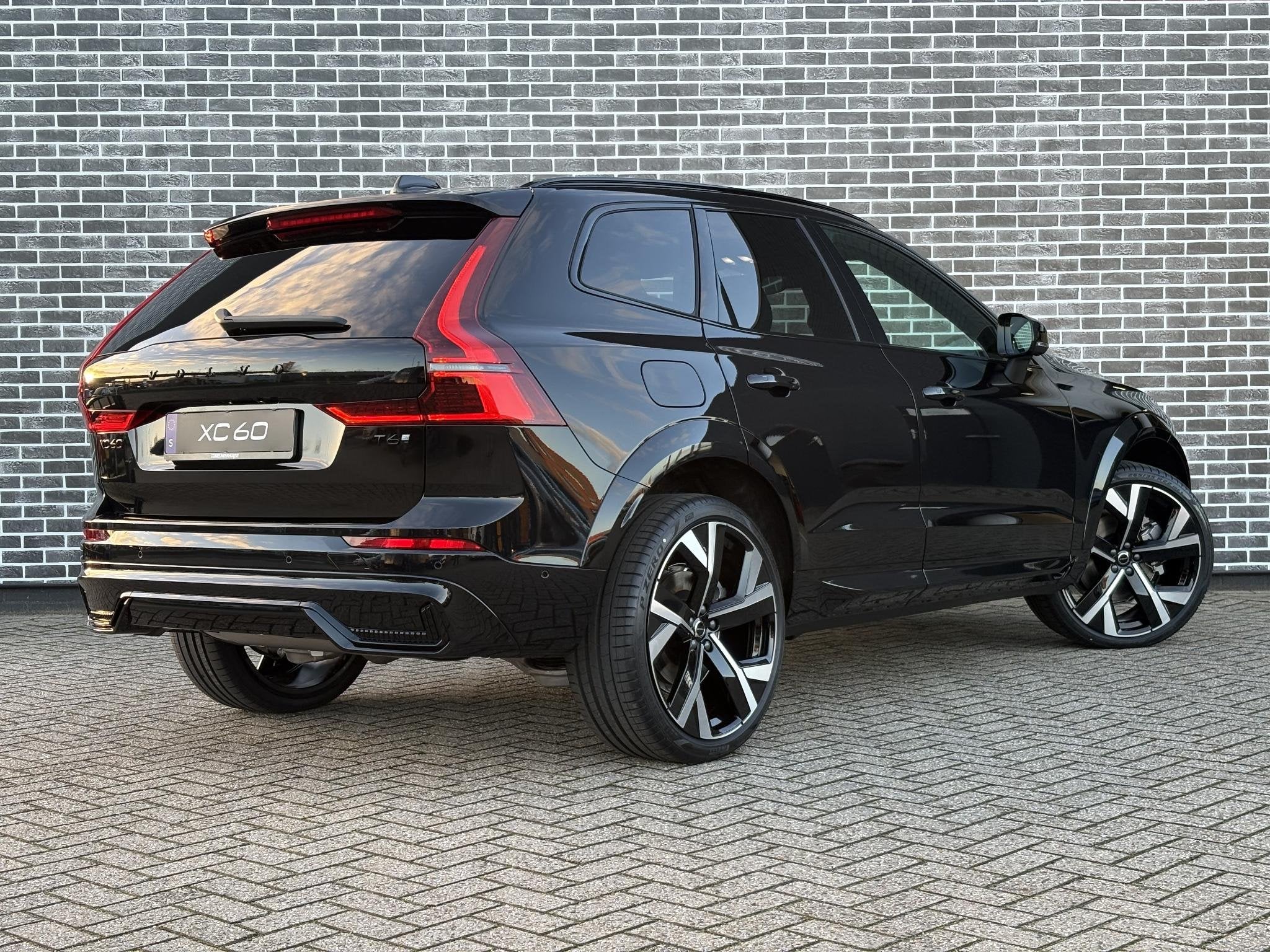 Volvo XC60 2.0 T6 Plug-in hybrid AWD Plus Black Edition | Sc, Automaat, 12 maanden, 4 cilinders, Zwart