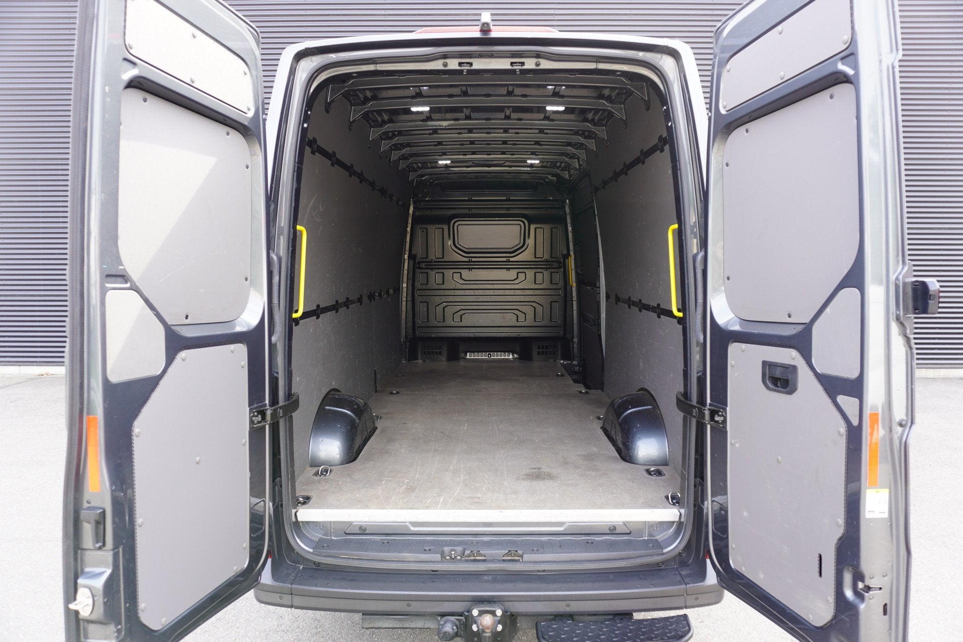 MAN TGE 160pk RWD Automaat L4H3/L3H2 LED 3500kg Trekhaak Nav, Automaat, Achterwielaandrijving, Gebruikt, 4 cilinders