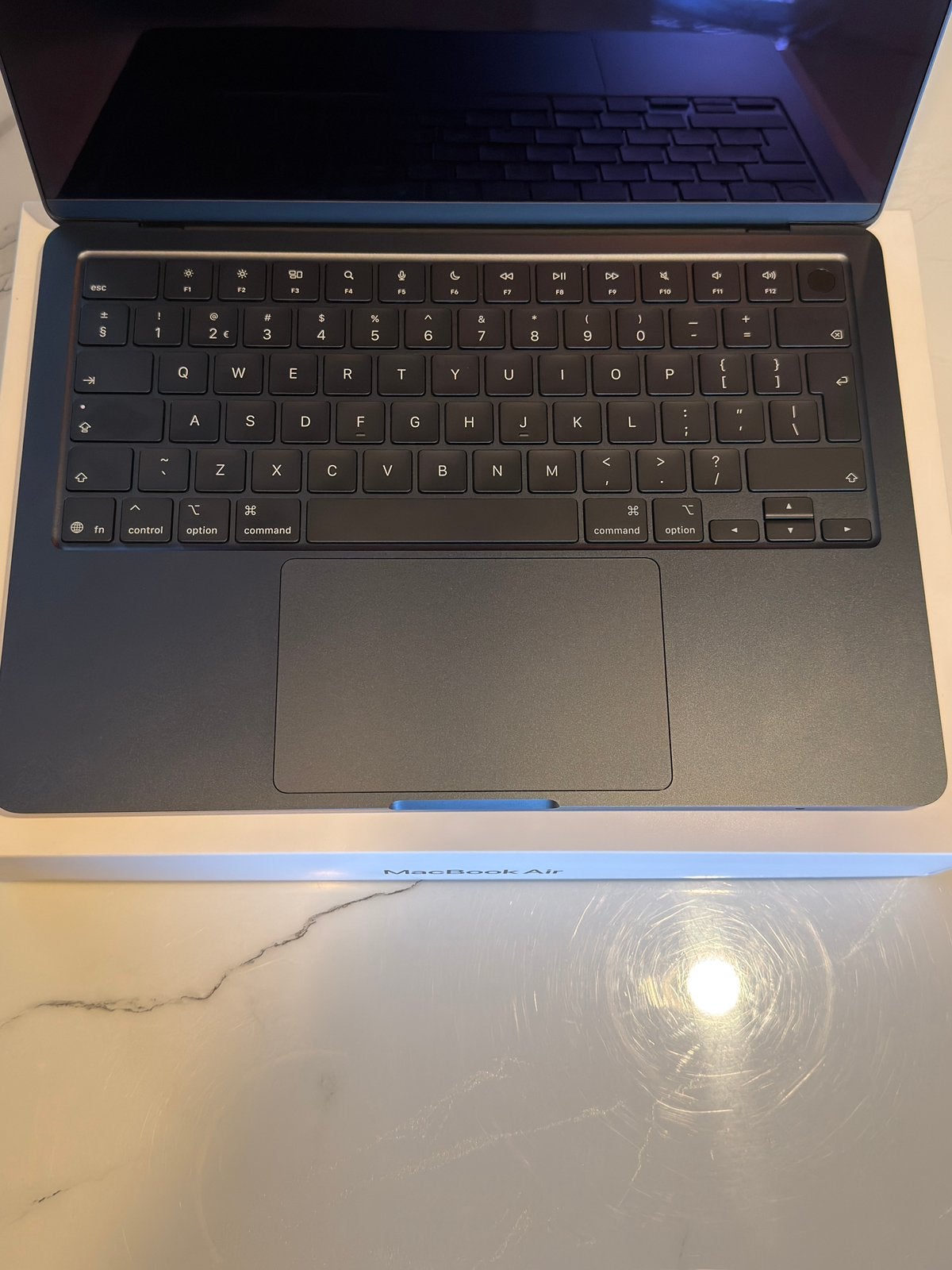 Foto 13 van MacBook Air 13” M5, 16GB, 512GB, Midnight 2026 + Accesoires