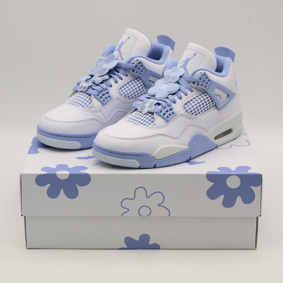 Air Jordan 4 Retro "Forget Me Not" - Maat 39, Kleding | Dames, Schoenen, Ophalen of Verzenden, Zo goed als nieuw, Wit, Sneakers of Gympen