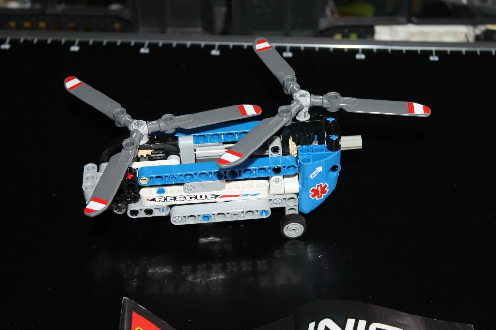 lego technic reddingshelicopter 42020, Lego, Compleet, Ophalen of Verzenden, Zo goed als nieuw
