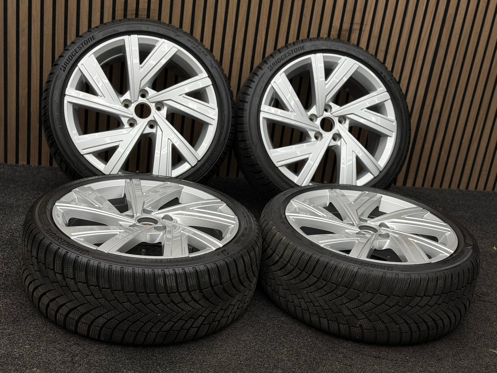 Originele 18 inch VW Golf Bergamo 5x112 ET51 Bridgestone AO, Auto-onderdelen, Banden en Velgen, Ophalen, 18 inch, ., Banden en Velgen