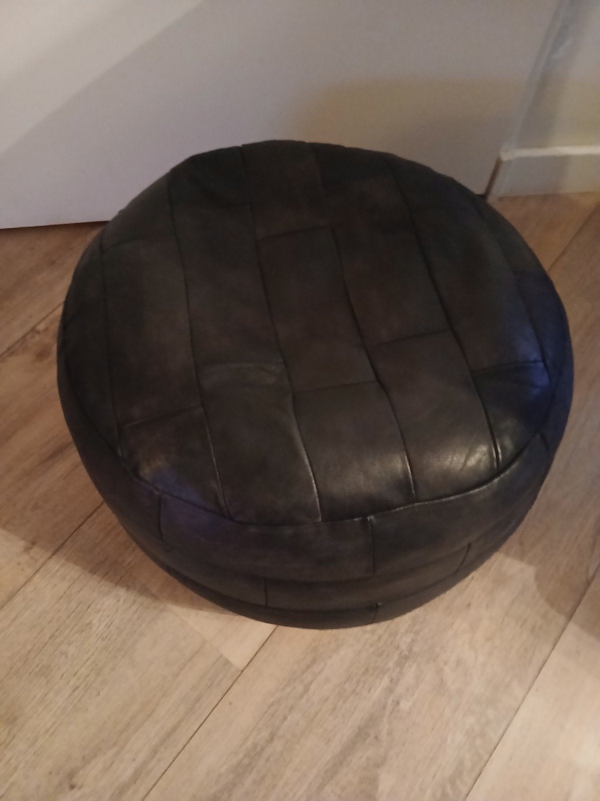 vintage zwarte leren poef, Ophalen of Verzenden, Rond, Minder dan 50 cm, Minder dan 50 cm