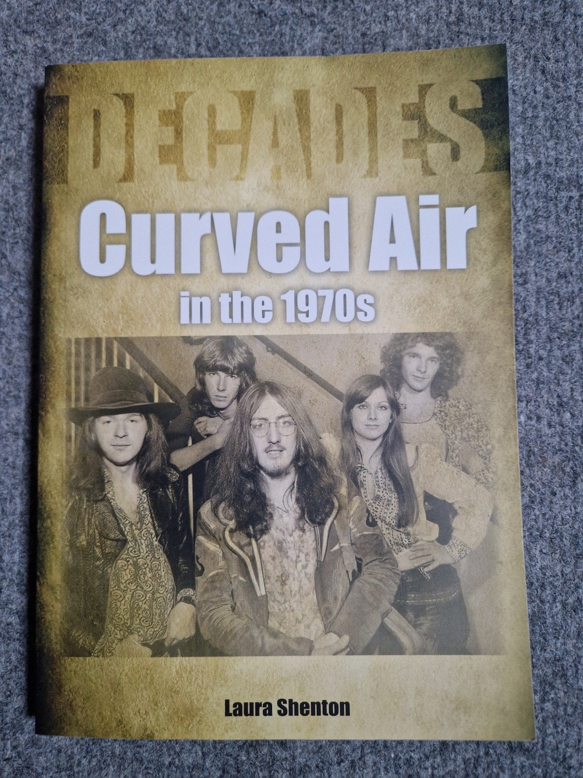 Decades - Curved air in the 1970s Laura Shenton, Verzenden, Zo goed als nieuw, Artiest