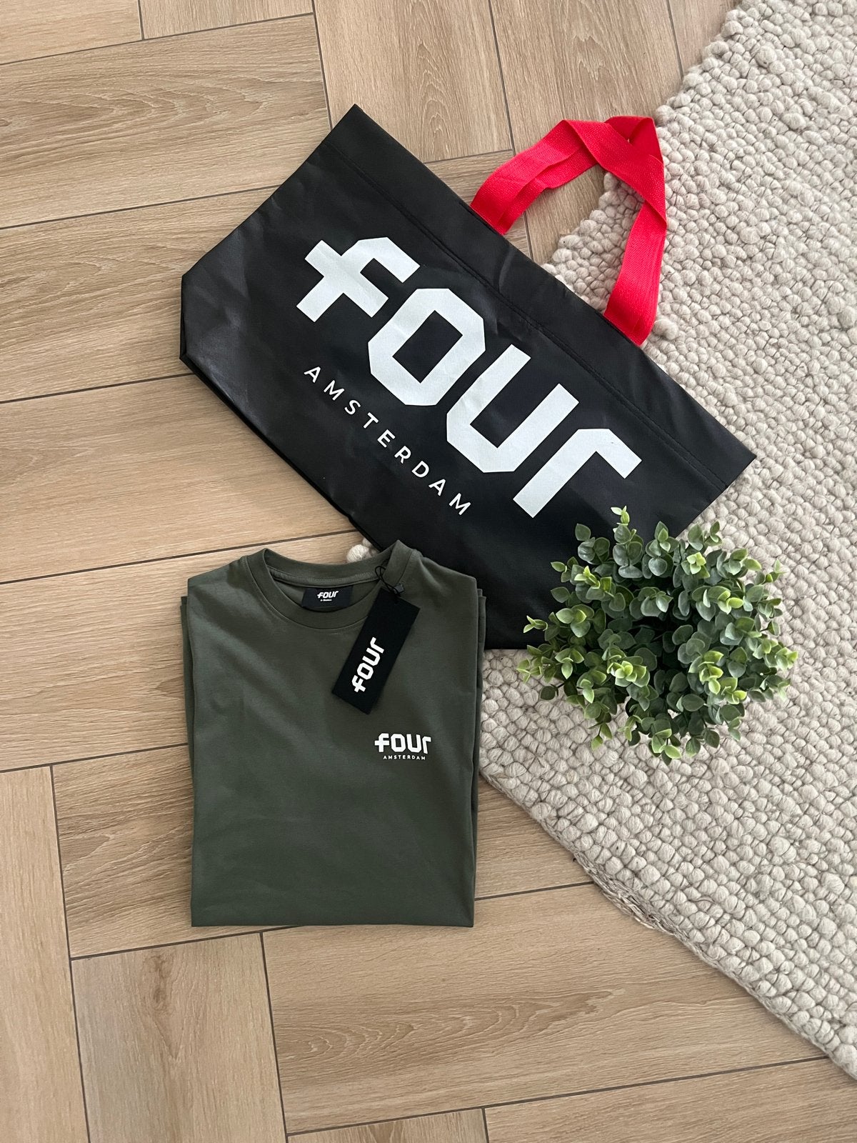FOUR Amsterdam Logo T-shirt Thyme (tas inbegrepen!), Ophalen of Verzenden, Nieuw, Maat 46 (S) of kleiner, Groen