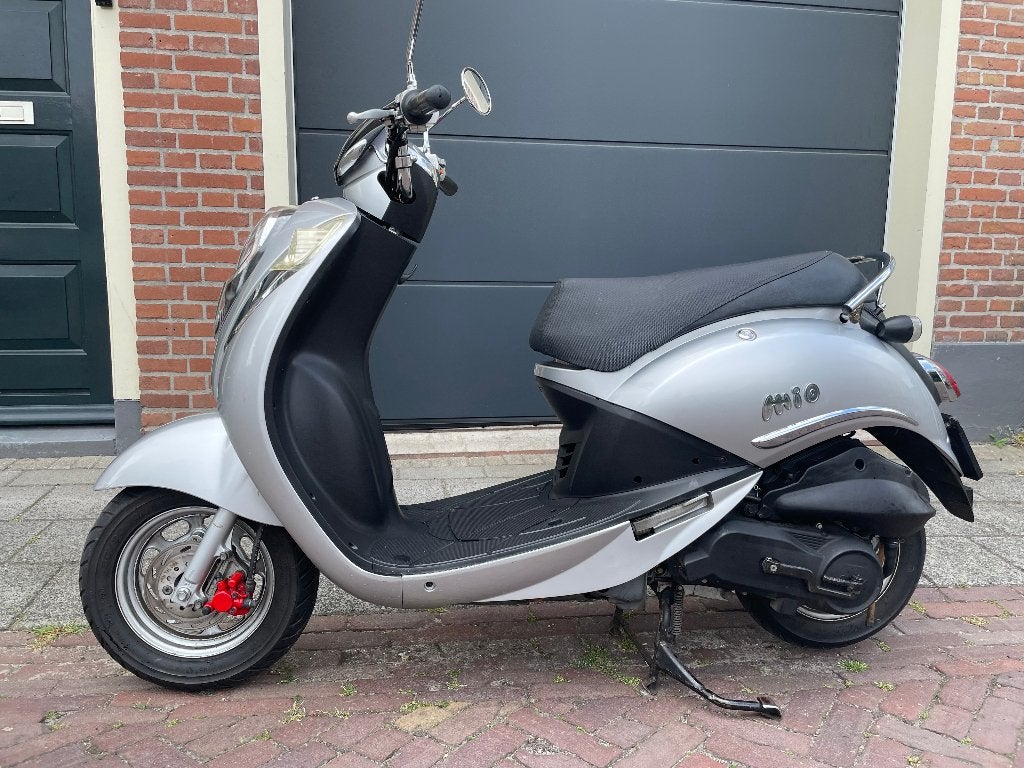 Sym Mio 100 cc - geel kenteken, Fietsen en Brommers, Scooters | SYM, Gebruikt, Mio, Maximaal 45 km/u, Benzine, Ophalen
