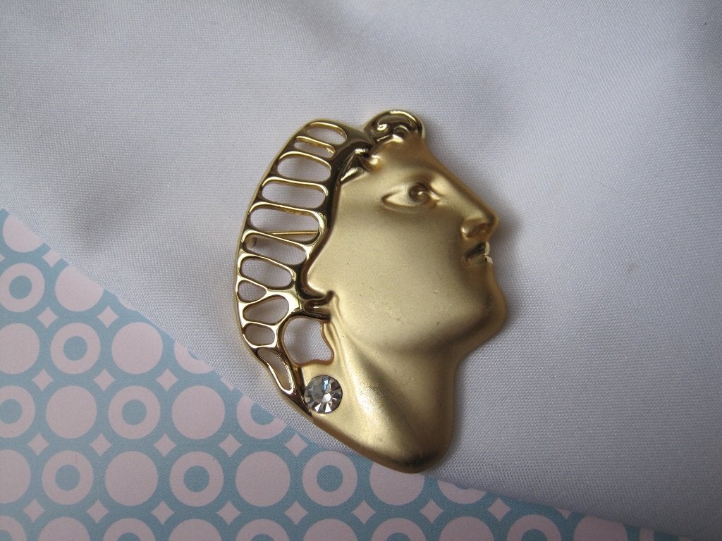 Broche   Romeins hoofd met  rijnsteen. 5.6x4.0 cm, Met kristal, Overige materialen, Verzenden, Zo goed als nieuw