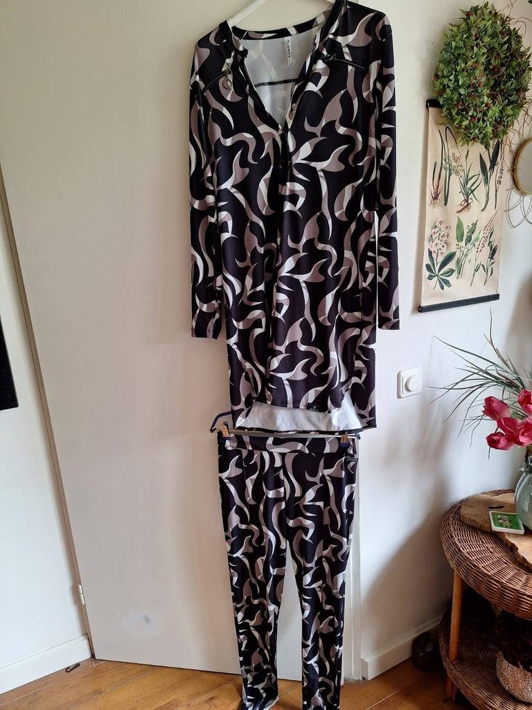 Pak set tuniek legging maat l zoso kreukvrij travelstof, Kleding | Dames, Ophalen of Verzenden, Zo goed als nieuw, Maat 42/44 (L)