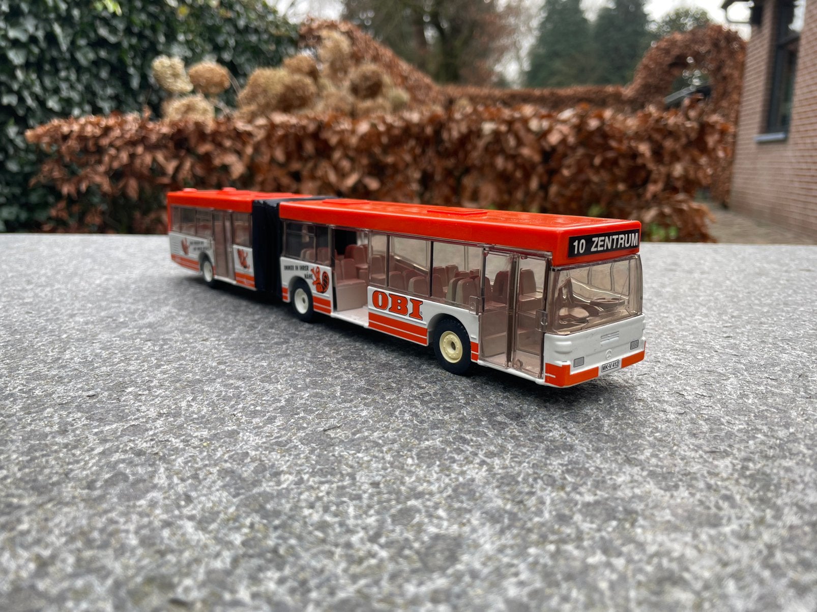 Siku 3517 - Mercedes O405 gelede bus OBI, Hobby en Vrije tijd, Modelauto's | 1:50, Ophalen of Verzenden, Nieuw, Bus of Vrachtwagen