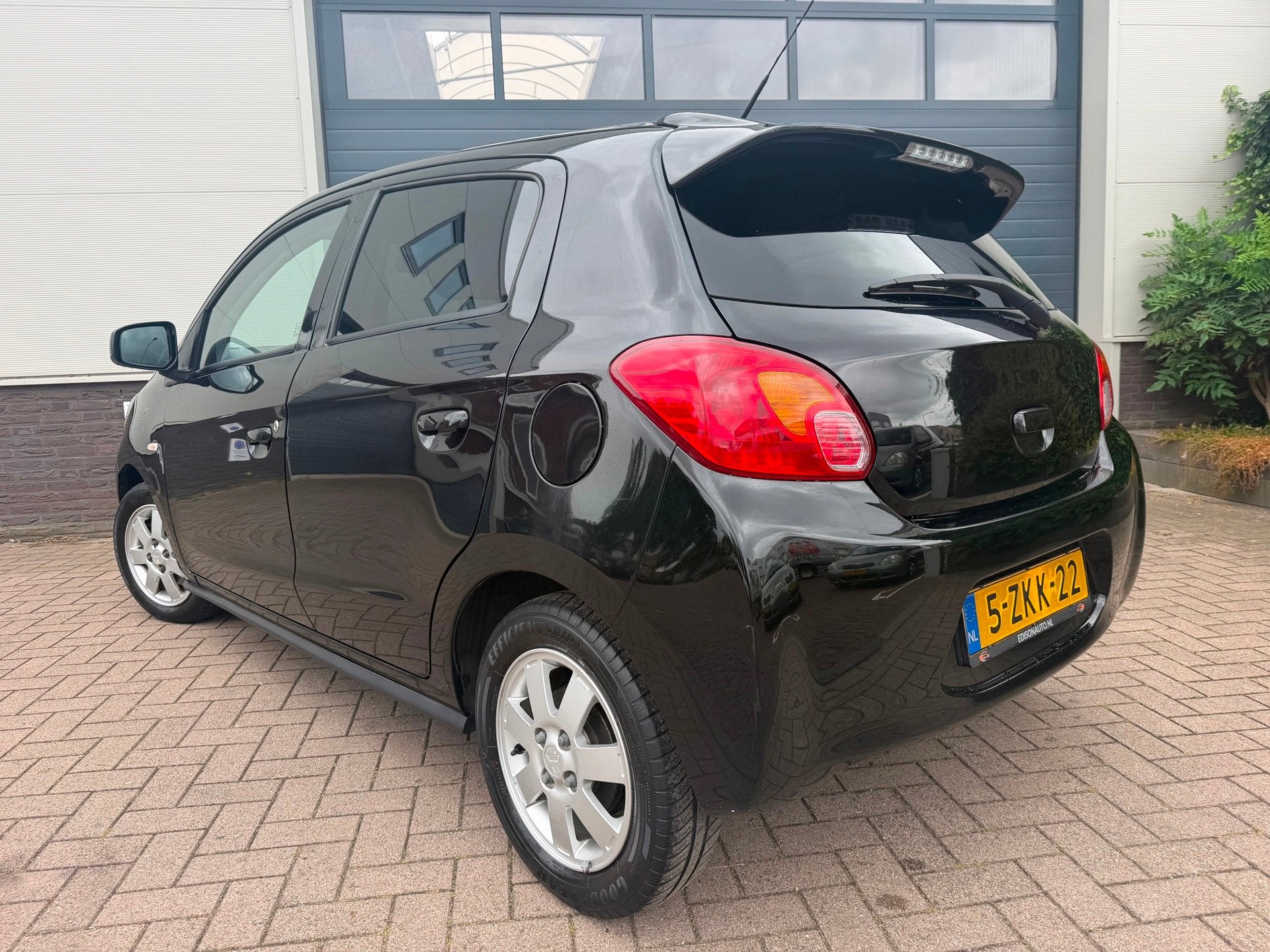 Mitsubishi Space Star 1.0 Bright/Climate-c/Aux/Lichtmetalen, Auto's, Voorwielaandrijving, Gebruikt, Zwart, Origineel Nederlands