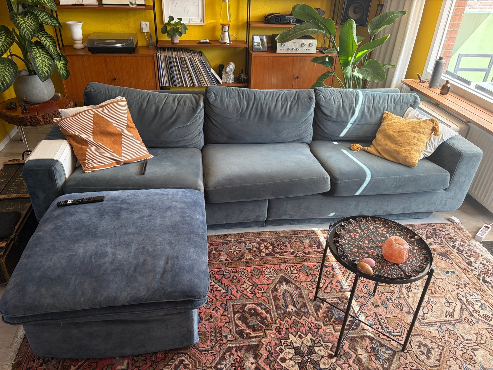 Comfortabele Hoekbank met Ottomaan - Grijsblauw Stof, Huis en Inrichting, Banken | Bankstellen, Ophalen, 250 tot 300 cm, Gebruikt