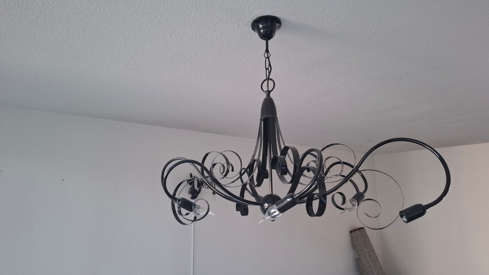 zwarte plafondlamp met 4 bijbehorende zwarte wandlampen, Ophalen, Met snoer/stekker, Gebruikt, Zwart
