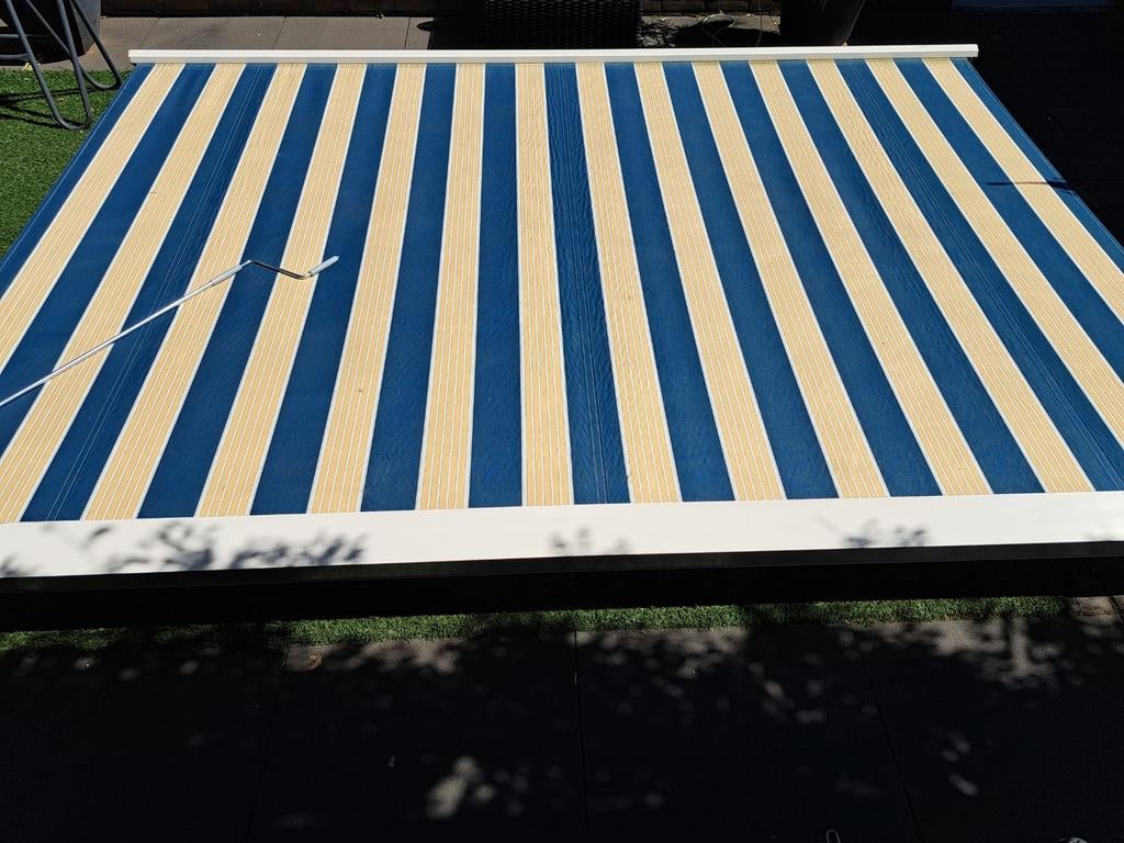 Zonnescherm knikarm 350 cm breed Uitval 250, Ophalen, Gebruikt