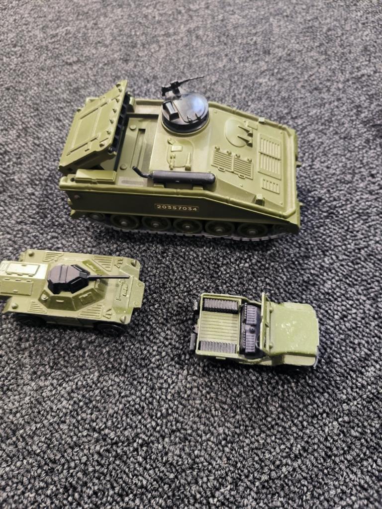 Vintage legervoertuigen: Dinky Toys Striker 691 & Matchbox L, Ophalen of Verzenden, Gebruikt