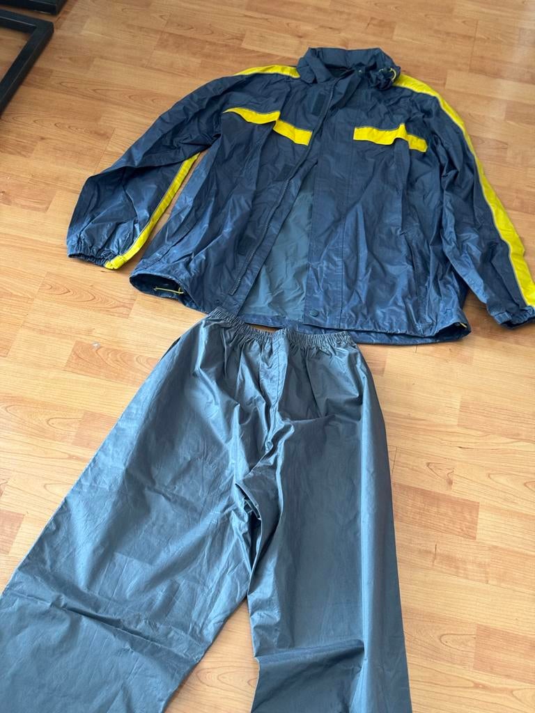 Regenpak - Donkerblauw met Gele Details, Ophalen of Verzenden, Zo goed als nieuw, Regenpak, Heren