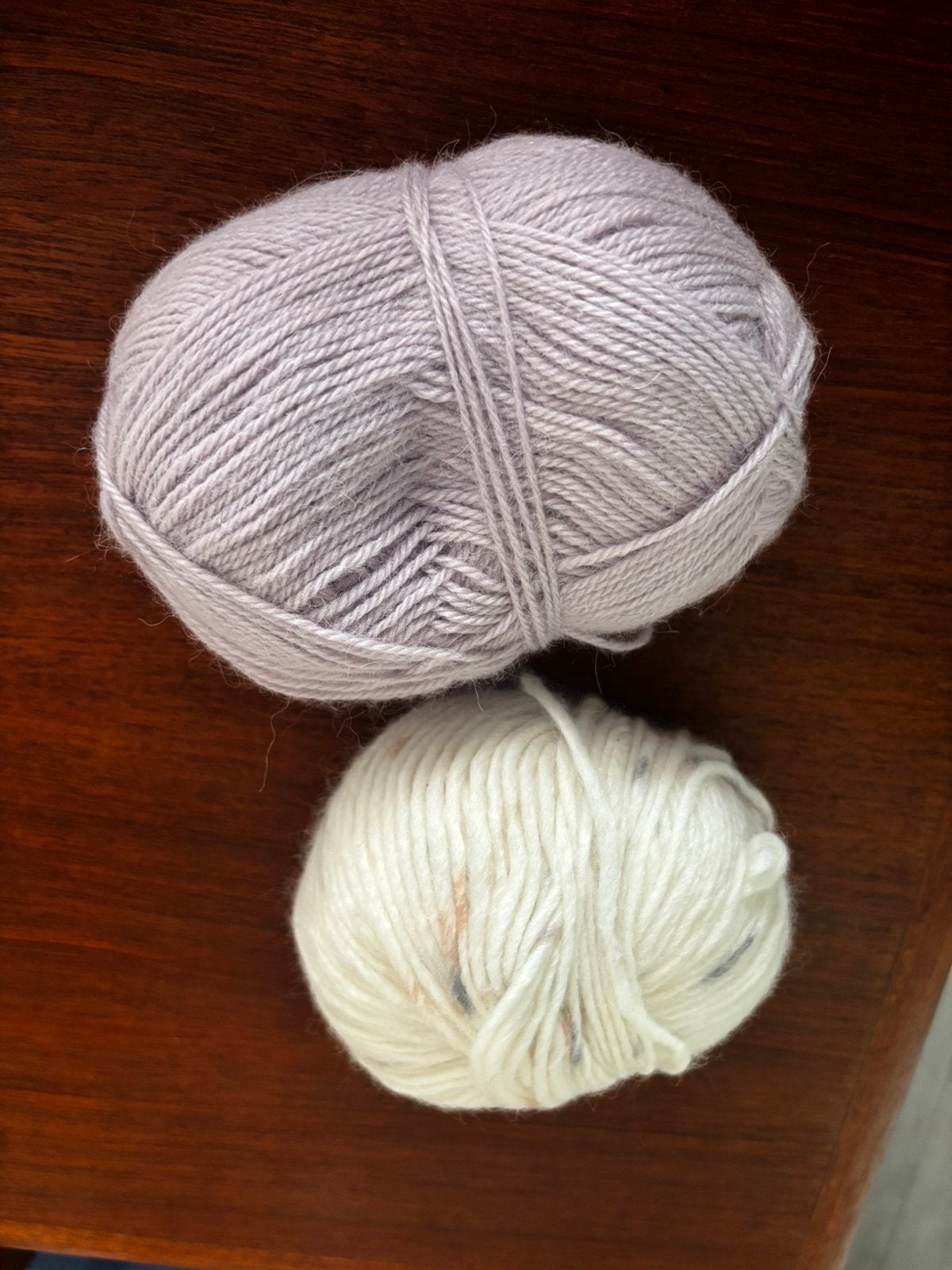 2 rest bollen wol/katoen/acryl?, Ophalen, Zo goed als nieuw, Breien of Haken, Wol of Garen