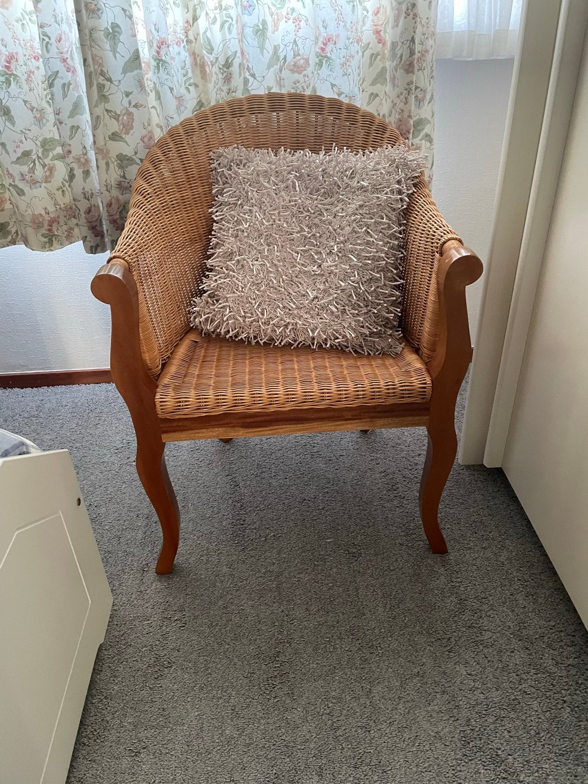 Twee rieten stoelen met houten onderstel, Ophalen, Gebruikt, Twee, Overige kleuren