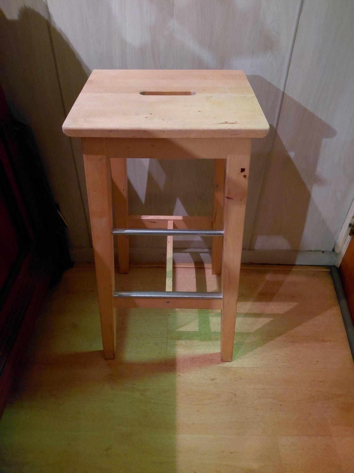 Houten Ikea barkruk met voetsteun - 73cm hoog, Huis en Inrichting, Ophalen, Met voetsteun, 60 tot 90 cm, Zo goed als nieuw