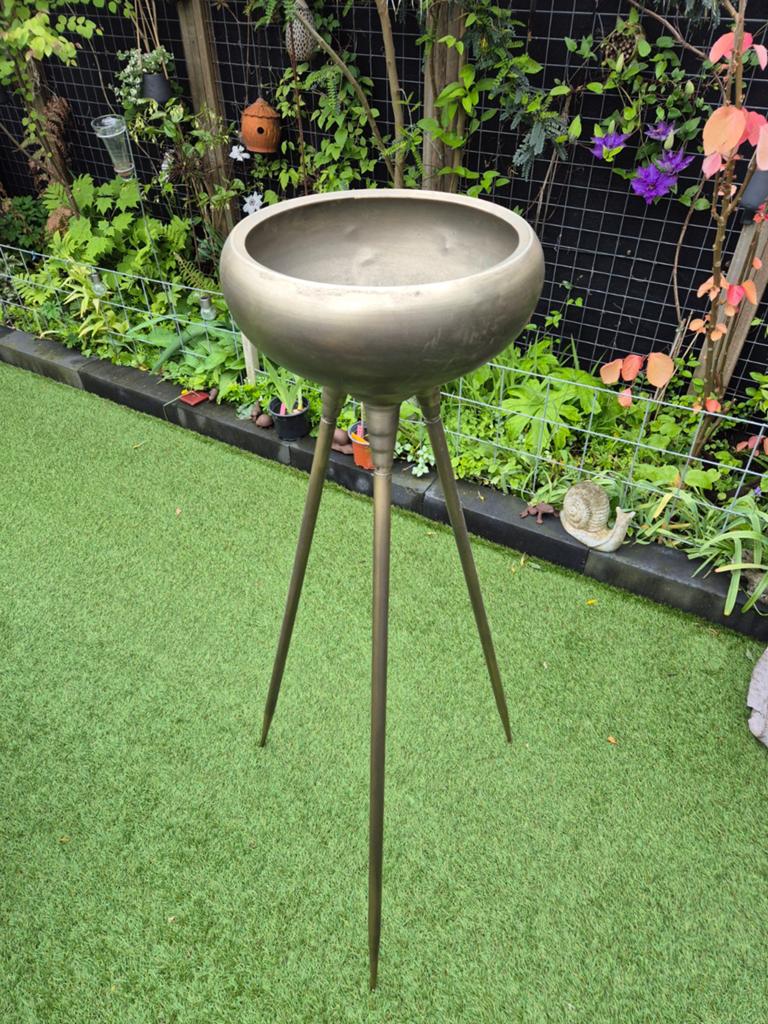 Twee  plantenpotten op 3 poten - 1.40m hoog, 40cm pot, Tuin en Terras, Bloempotten, Gebruikt, 40 cm of meer, Rond, Ophalen of Verzenden