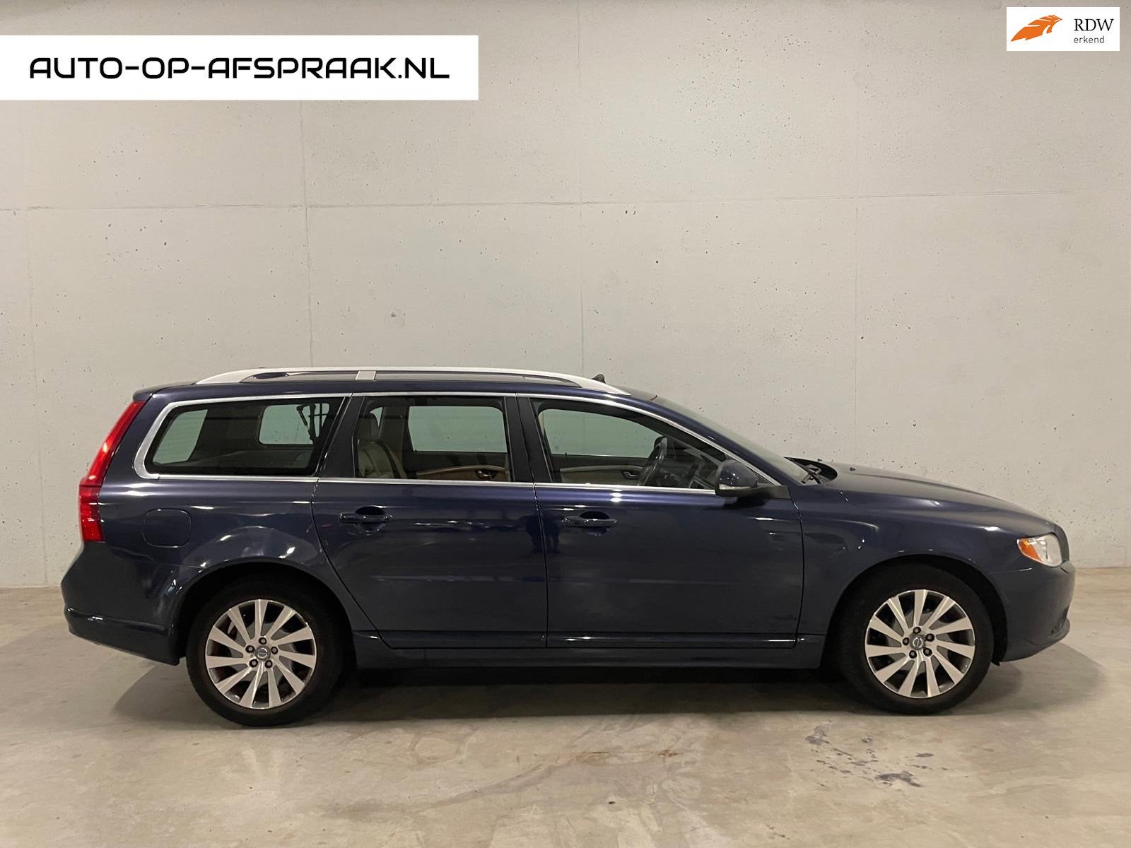 Volvo V70 1.6 T4 Pano Trekhaak Leer Navi Memory, Gebruikt, 4 cilinders, Blauw, 1600 kg