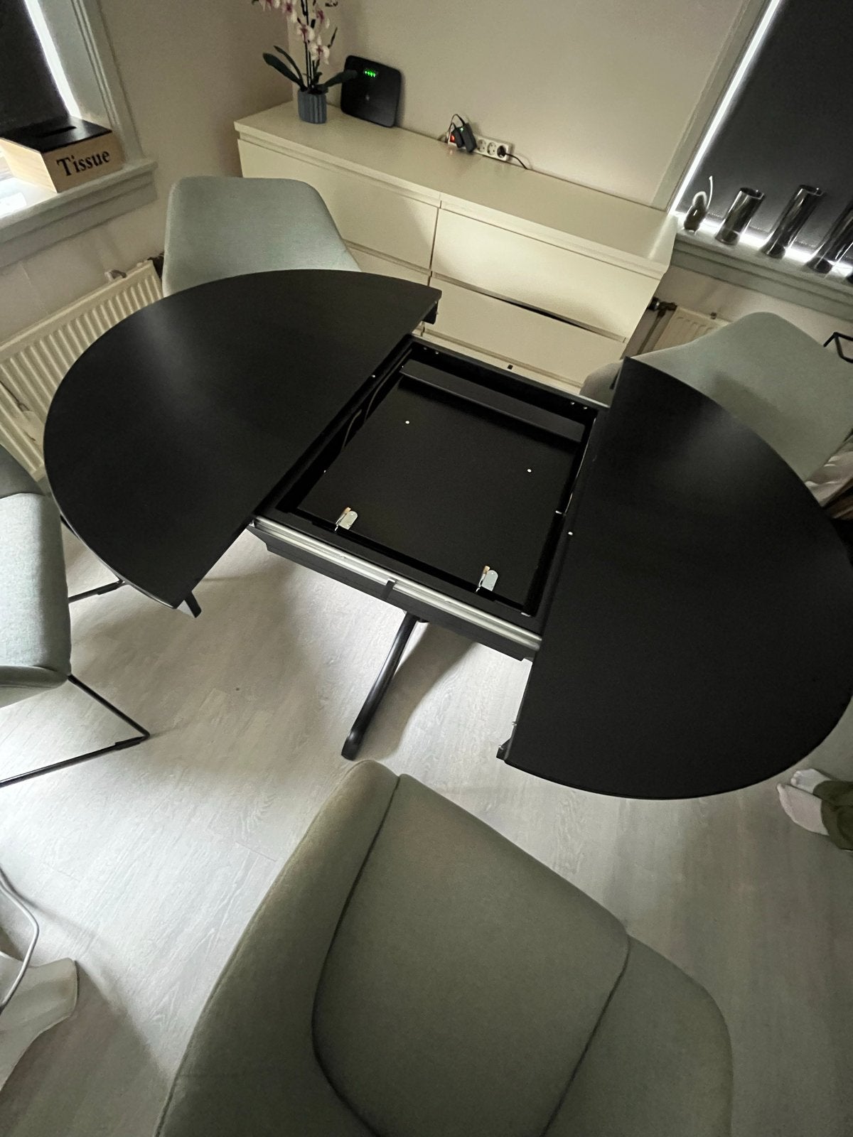 Foto 3 van Uitschuifbare Eettafel met stoelen