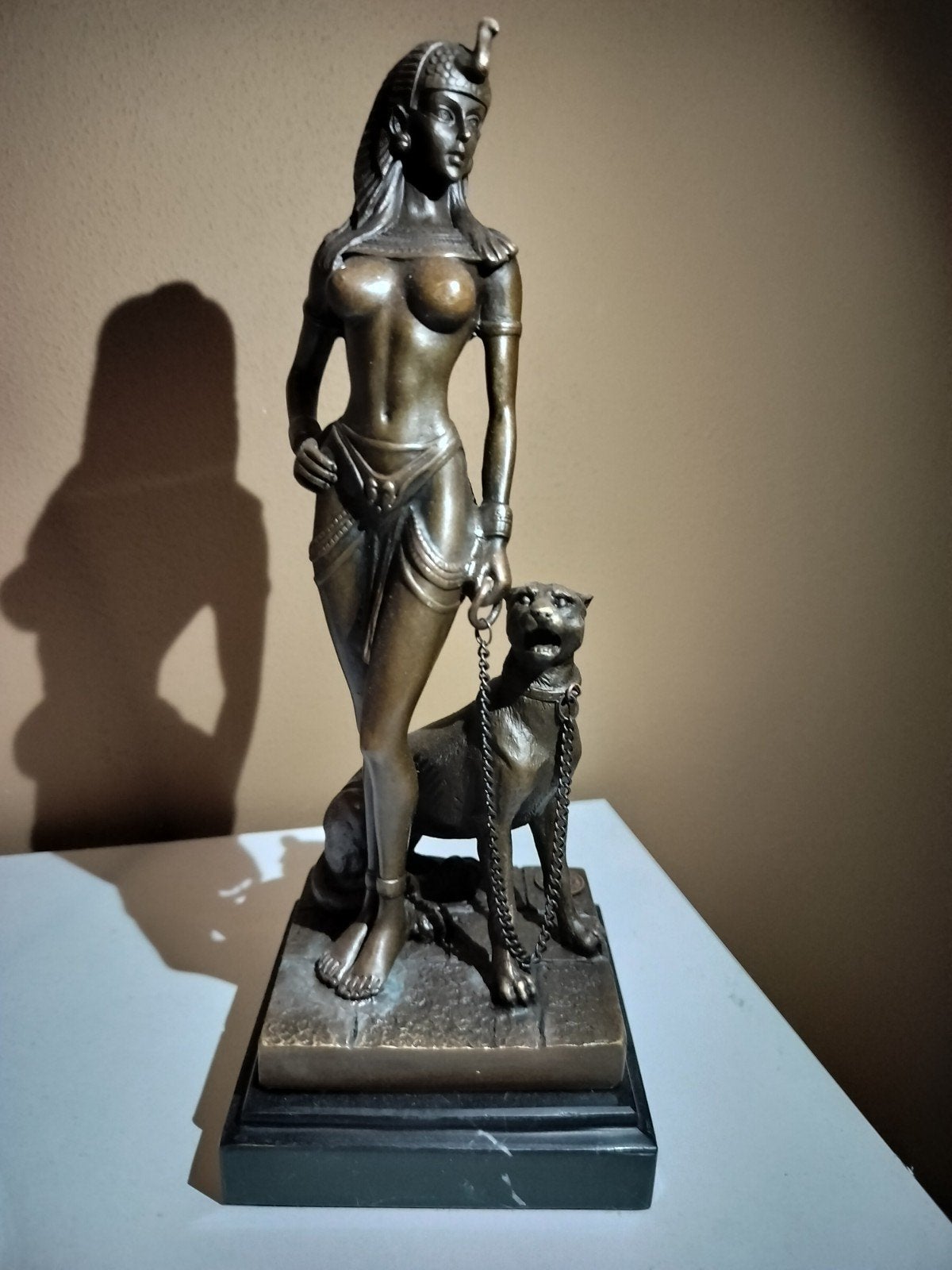 Cleopatra - mooi 100% bronzen beeld op marmeren voet., Antiek en Kunst, Ophalen of Verzenden