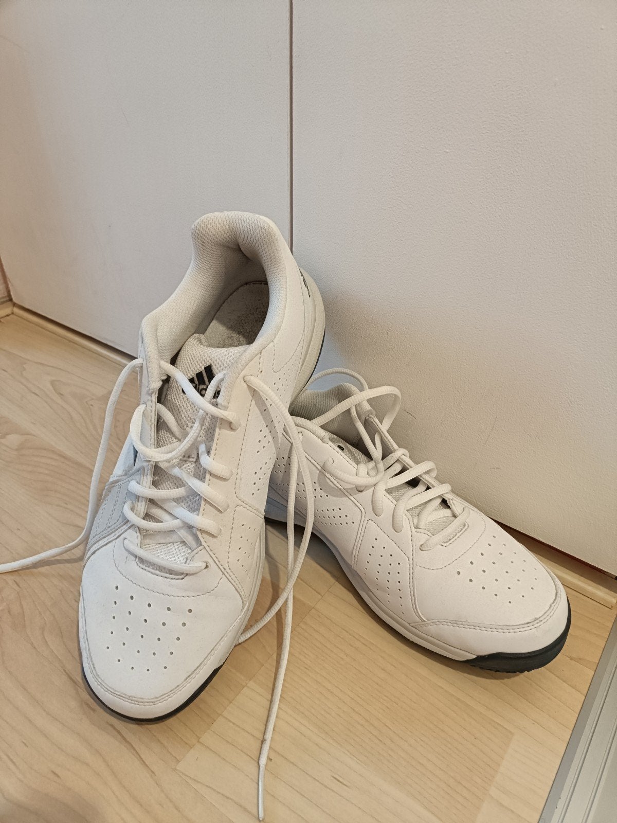 Adidas witte sportschoenen - Maat 42, Ophalen of Verzenden, Zo goed als nieuw, Adidas