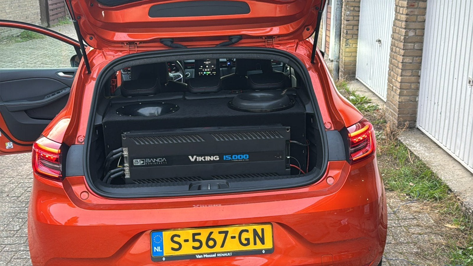 Geluidsinstallaties inbouwen / entertainment / subwoofers, Auto diversen, Ophalen of Verzenden