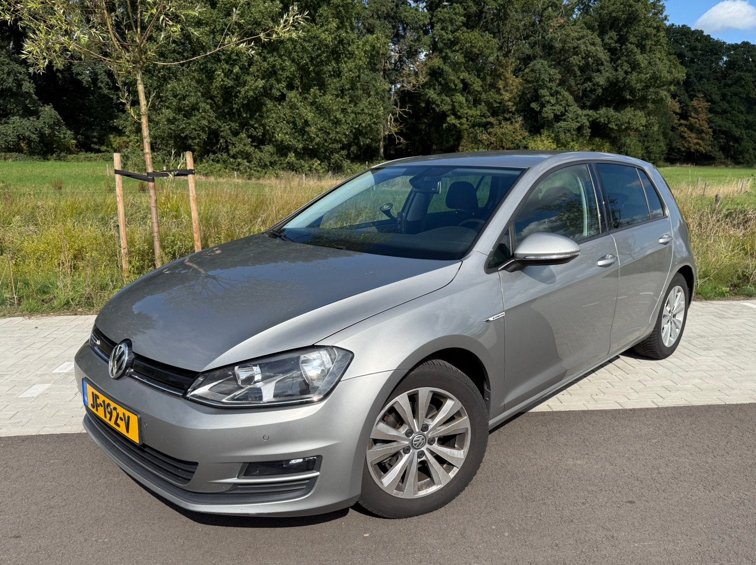 VW Golf 1.0 TSI DSG | CarPlay | Camera | Cruise | NL Auto |, Auto's, Zwart, 620 kg, 23 km/l, Origineel Nederlands