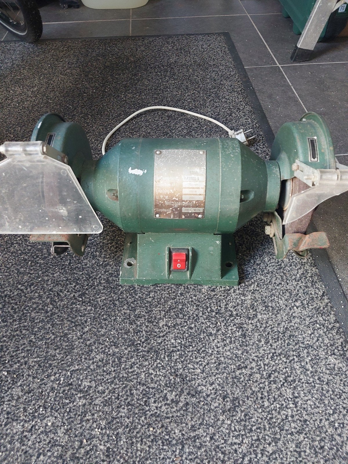 Werkbank slijpmachine 550W met twee slijpstenen, Ophalen