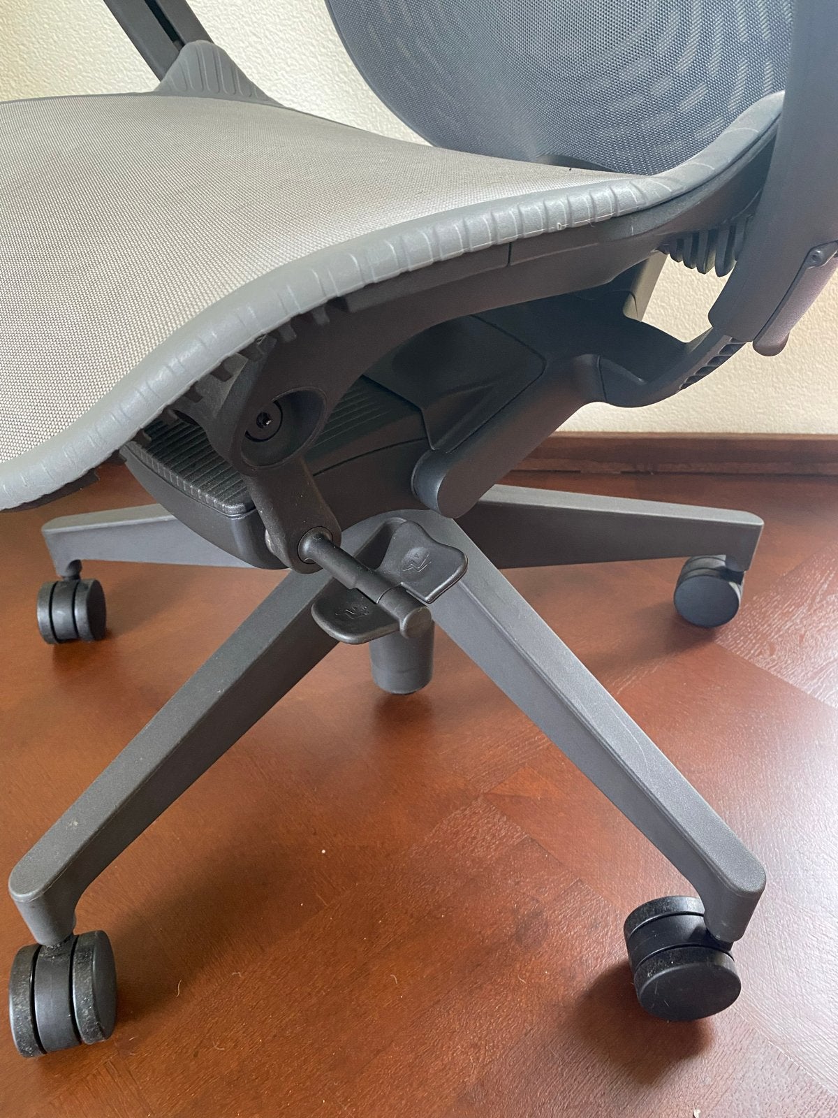 Foto 8 van Herman Miller Aeron Classic Graphite ergonomische bureaustoe