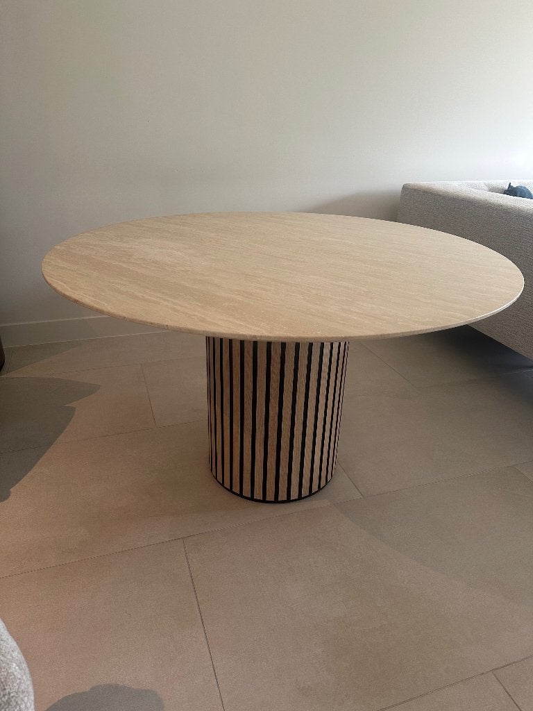 Goossens ronde eettafel | Beige Travetin | 130 cm, Huis en Inrichting, Tafels | Eettafels, Ophalen, Rond, Zo goed als nieuw, Overige materialen