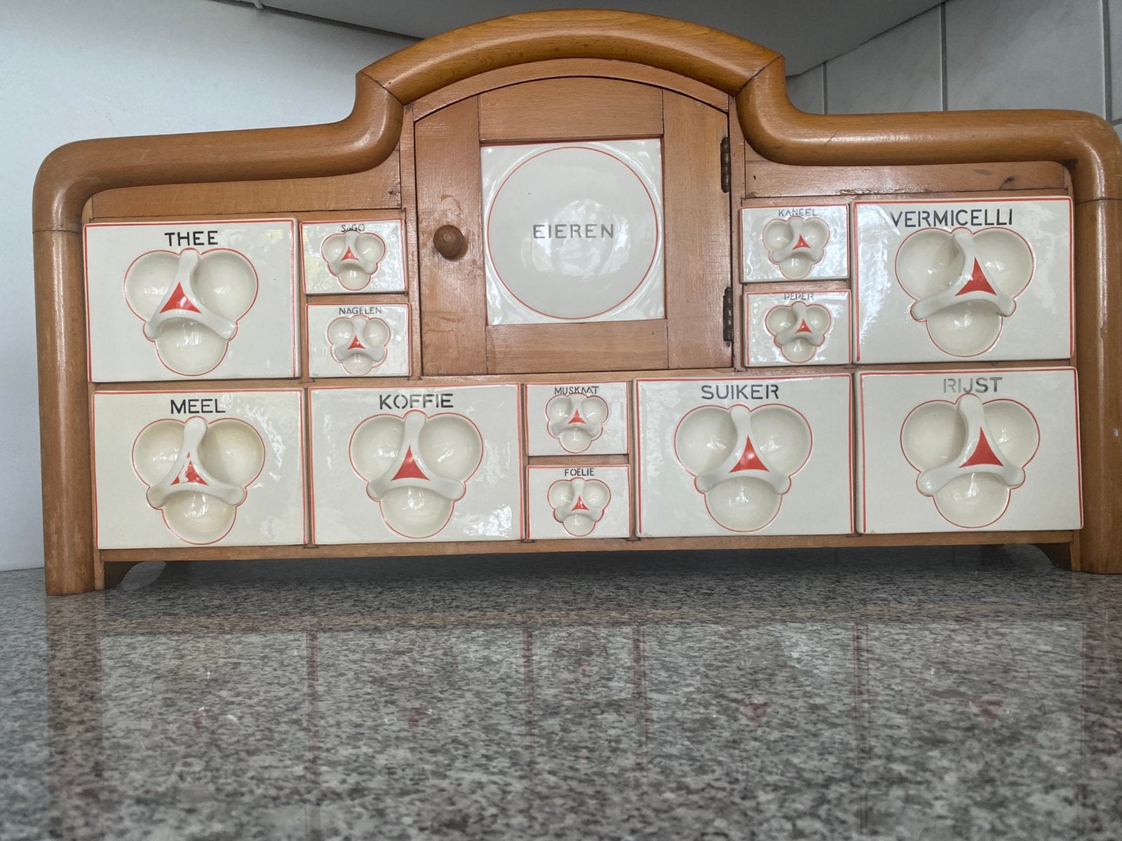 Vintage houten kruidenkastje met porseleinen lades, Ophalen