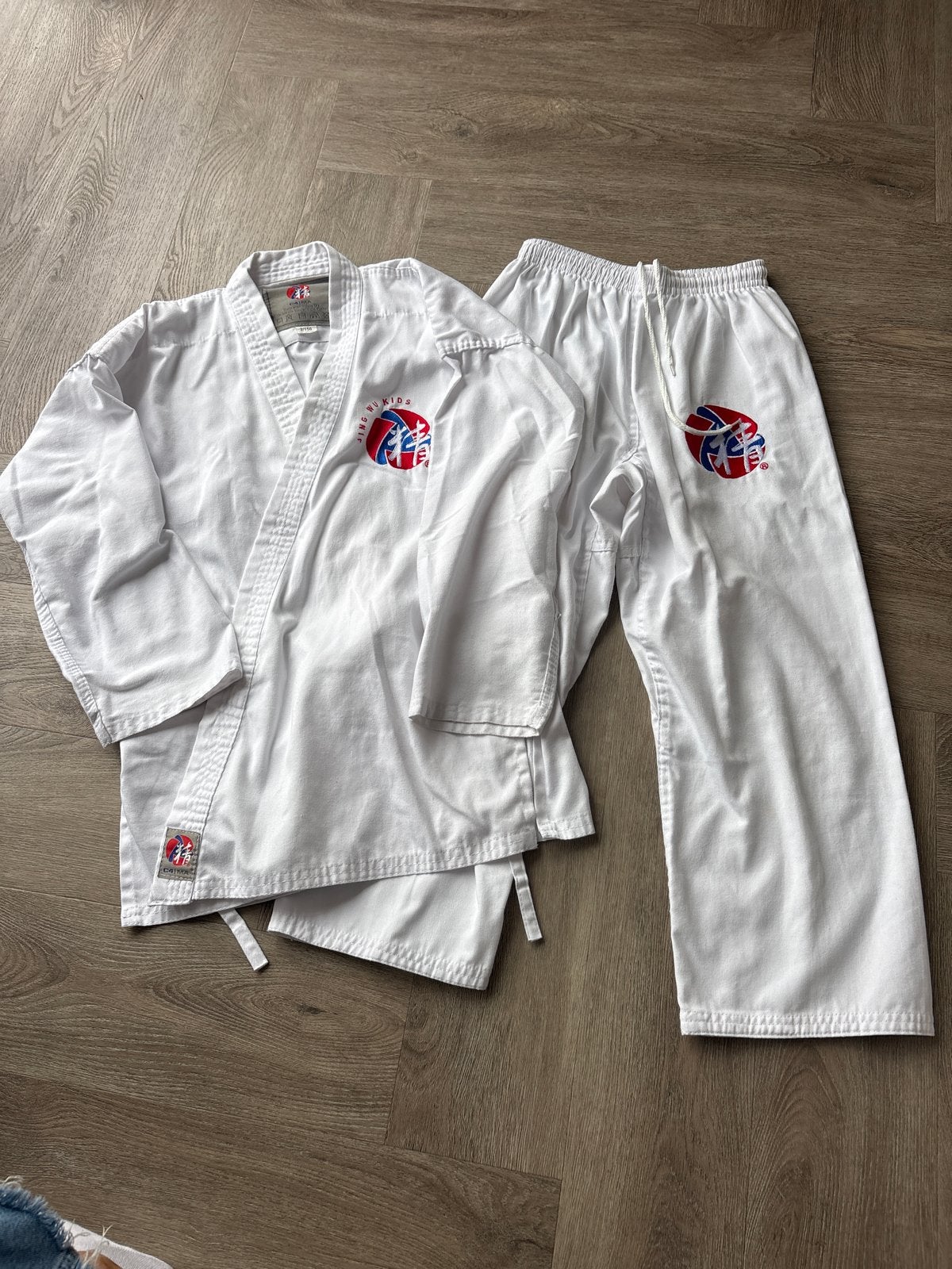 Jing Wu Kids Pak - Maat 150, Taekwondo, Vechtsportpak, Maat L, Ophalen of Verzenden