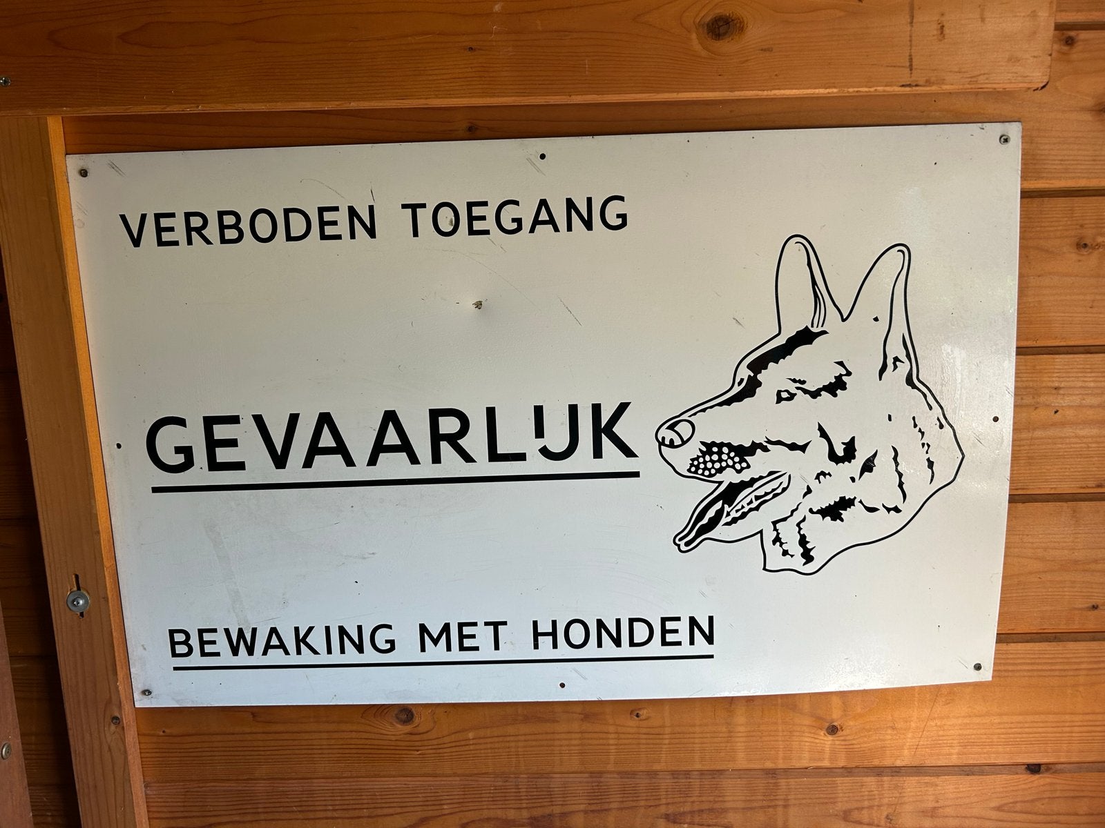 Waarschuwingsbord defensie terrein, Ophalen