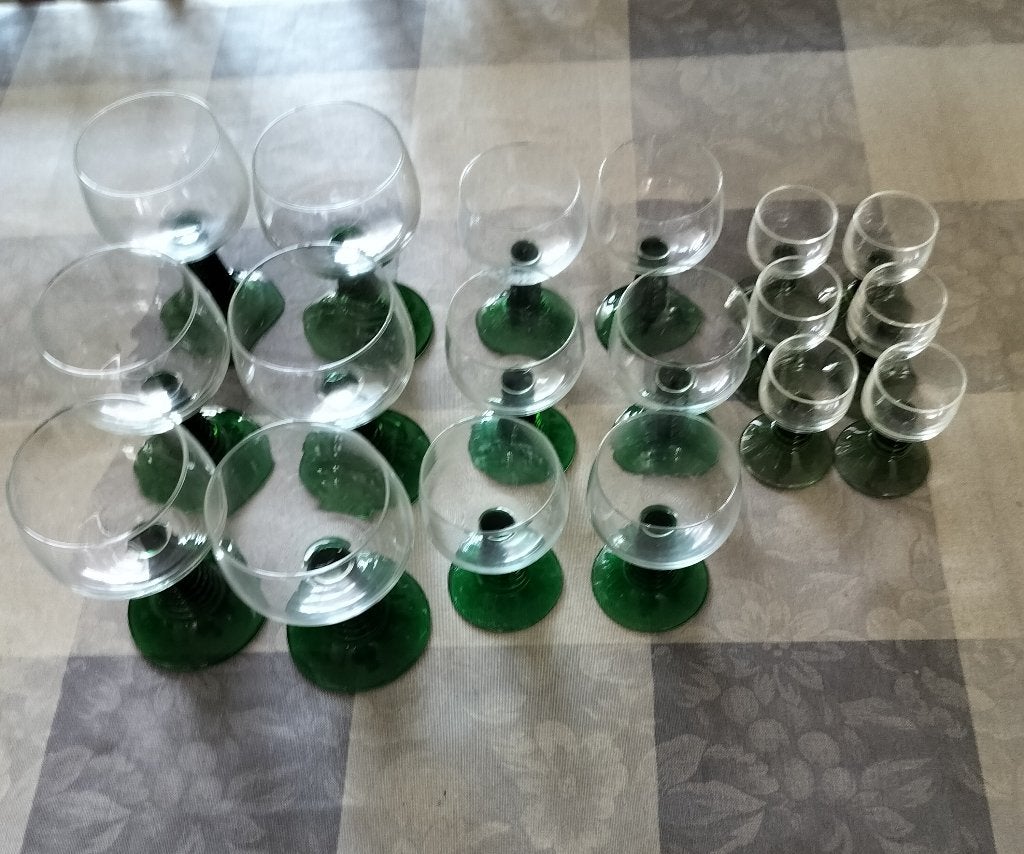 Wijnglazen met groene voet (Retro), Ophalen, Zo goed als nieuw, Overige typen
