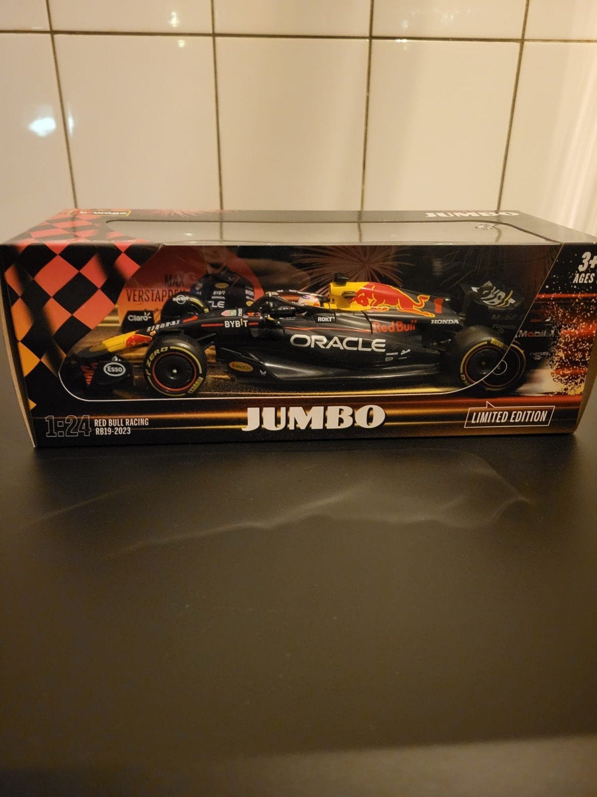 Red Bull Racing pet en Max Verstappen schaalmodel, Ophalen of Verzenden, Nieuw, Formule 1