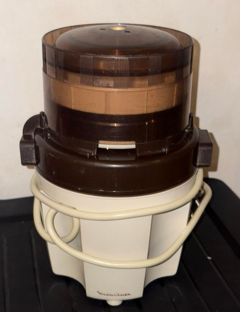 vintage Moulinex 320 keukenmachine. Made in france, Ophalen of Verzenden, Zo goed als nieuw