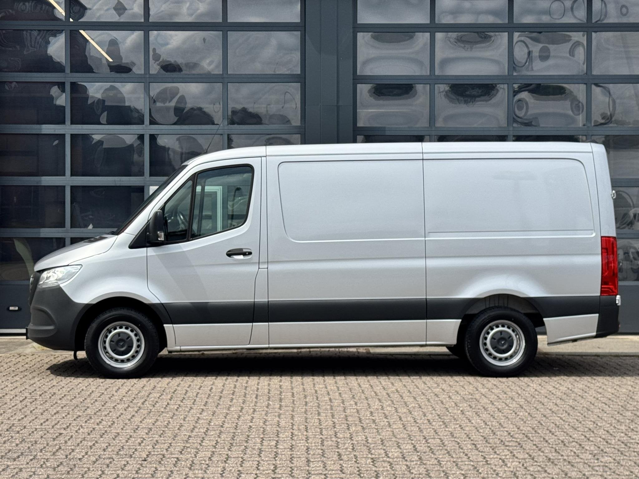 Mercedes-Benz Sprinter 317 L2H1 | Linear/Gate Lift | Cruise, Automaat, Gebruikt, Euro 6, 4 cilinders