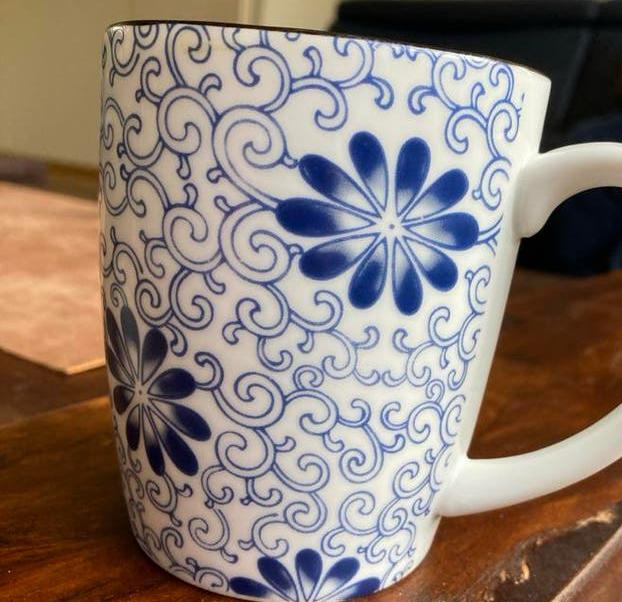 Twee Riverdale Foral blauwe mokken, Gebruikt, Keramiek, Ophalen of Verzenden, Overige stijlen