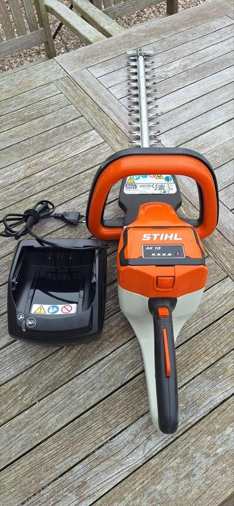 Stihl hsa56 + AK10 + AL101 heggenschaar in zeer goede staat, Ophalen of Verzenden, Zo goed als nieuw, Accu, Stihl