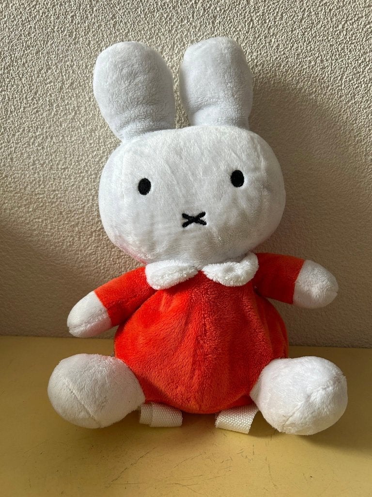 Nijntje pluche rugzak rood wit 30 cm, Konijn, Nijntje, Ophalen of Verzenden, Zo goed als nieuw