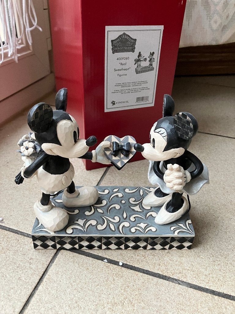 Mickey & Minnie "Real Sweetheart" Disney traditions retired, Verzamelen, Disney, Ophalen of Verzenden, Mickey Mouse, Nieuw, Beeldje of Figuurtje
