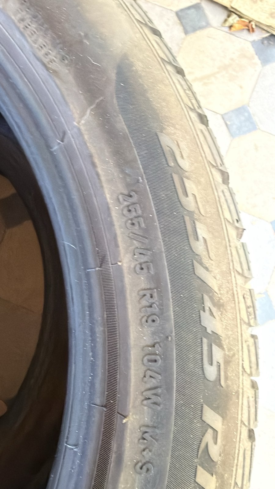 Tesla model Y Pirelli Sottozero Winterbanden 255/45 R19 104W, Auto-onderdelen, Gebruikt, 255 mm, Winterbanden, Band(en)