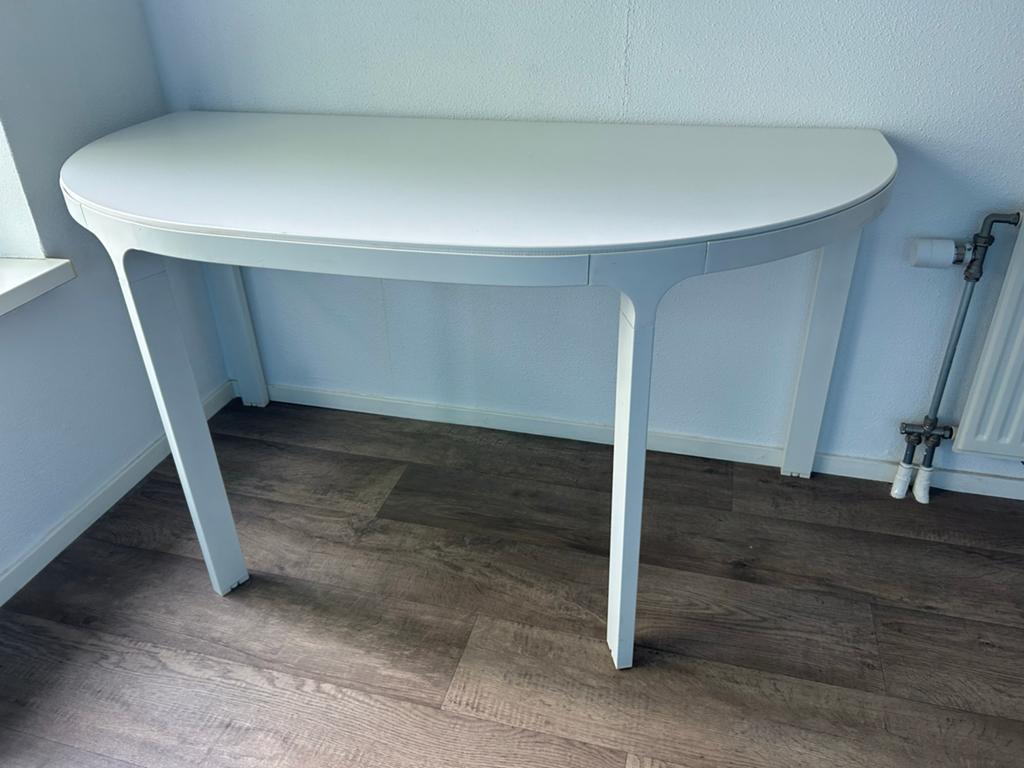 IKEA bekant halfrond bureau 140x70 cm, Huis en Inrichting, Bureaus, Ophalen, Gebruikt, Spaanplaat of MDF, IKEA