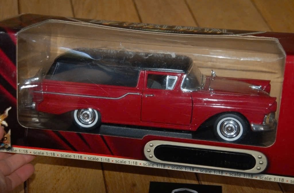 1:18 FORD COURIER SEDAN DELIVERY rood Road legends WRH, Verzenden, Zo goed als nieuw, Auto, Overige merken