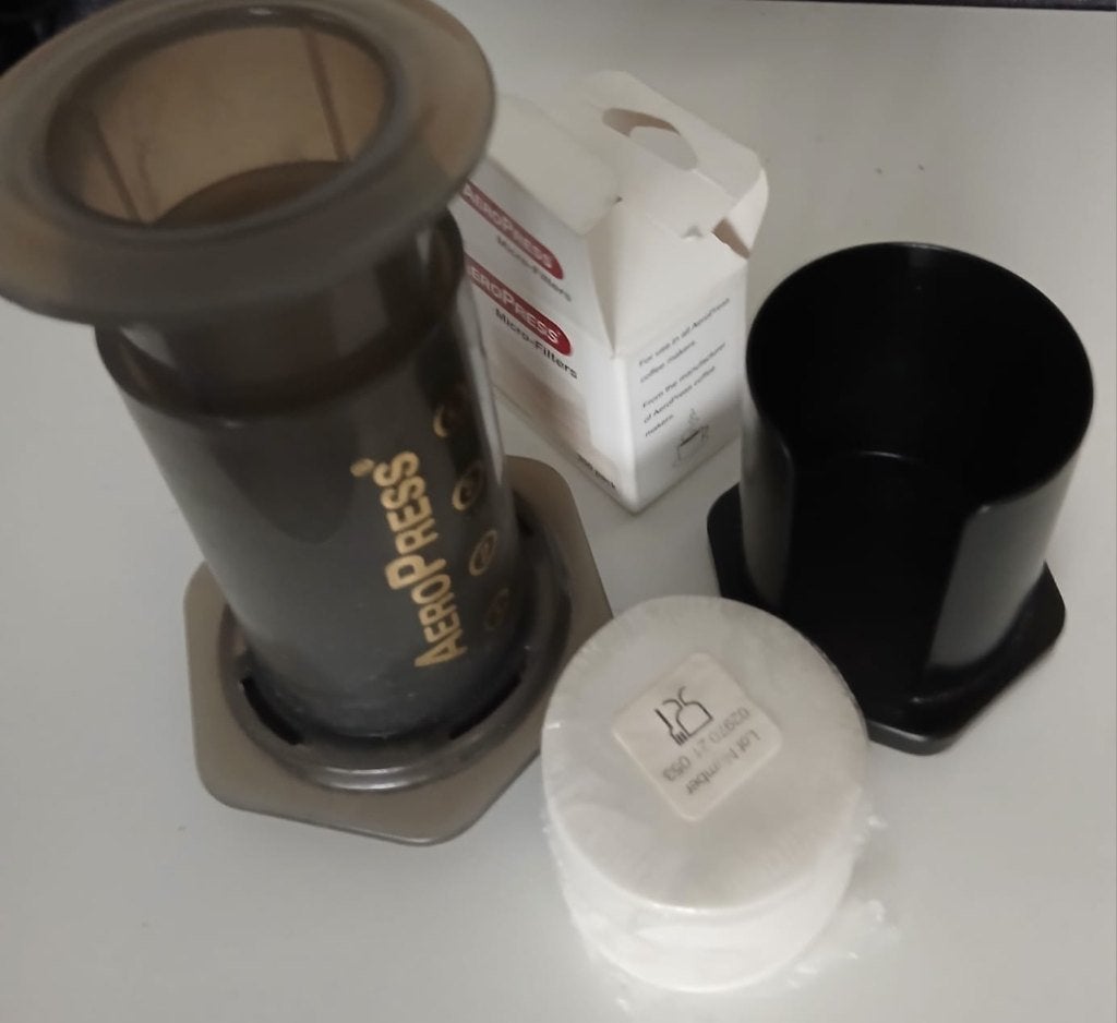 Aeropress  met doosje nieuwe filters en een filterhouder, Witgoed en Apparatuur, Koffiezetapparaten, Ophalen, Gebruikt, Koffiemachine
