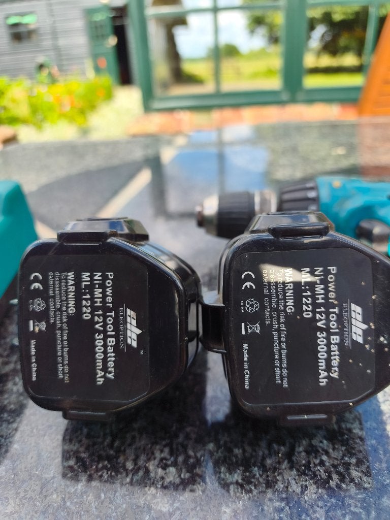 Makita Boormachine 6317D met lader en 2 accu's, Ophalen of Verzenden, Gebruikt, Minder dan 400 watt, Boor- en Schroefmachine
