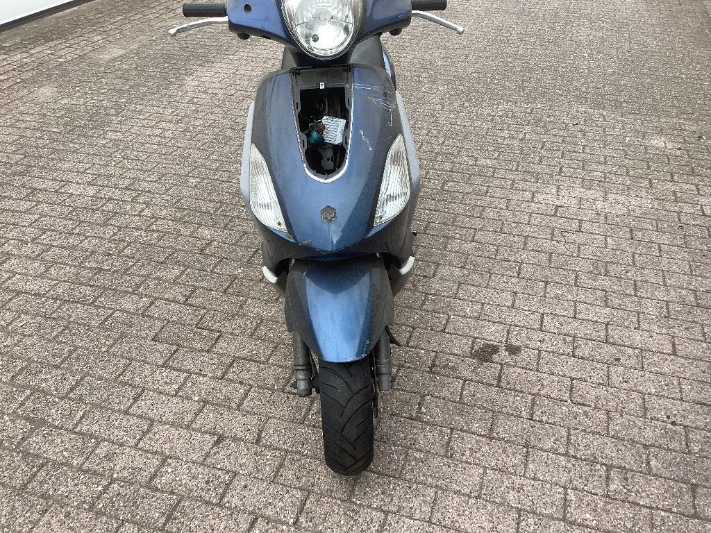 Fly, Ophalen of Verzenden, Zo goed als nieuw, Blok, Piaggio