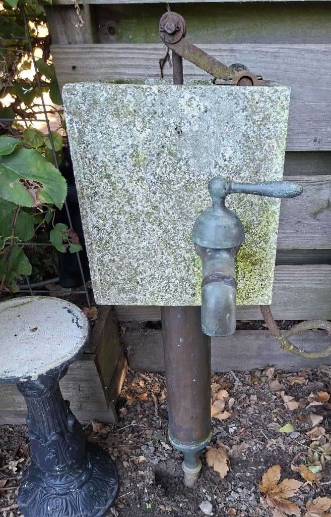 Vintage waterpomp met kraan - Decoratief item, Ophalen, Gebruikt, Handmatig, Overige typen